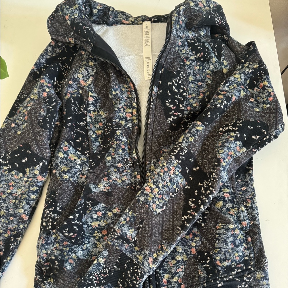 Lululemon hooded zip jacket Size 4